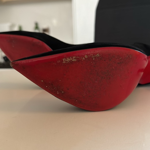 Christian Louboutin SO KATE black suede pump. Size 38. - Picture 10 of 10